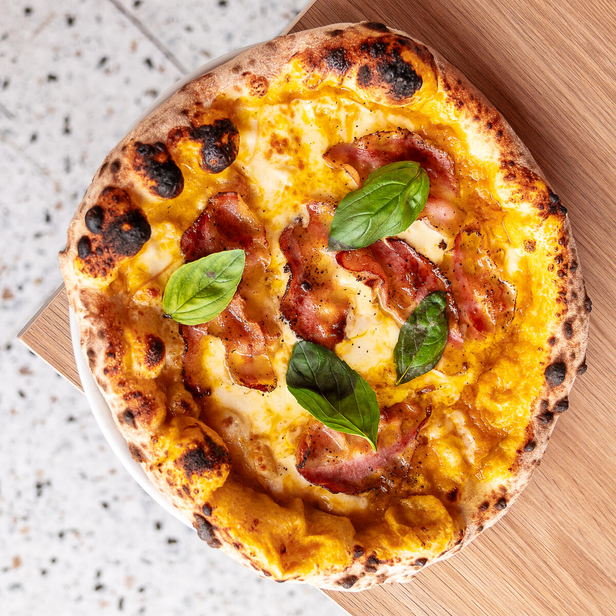 Pizza appena sfornata